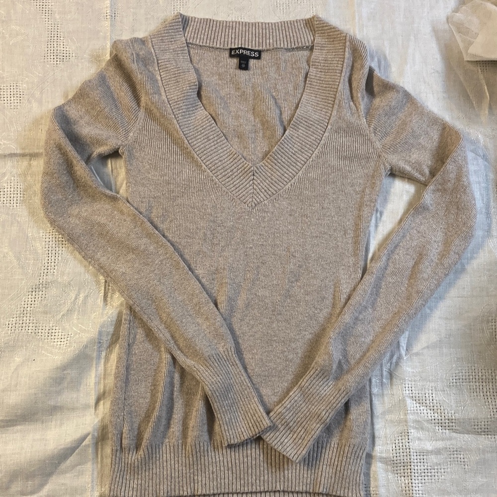 Express Women's Gray V-Neck Sweater. Size XS.